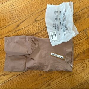 Skims Mid Thigh sculpting Short. NWT